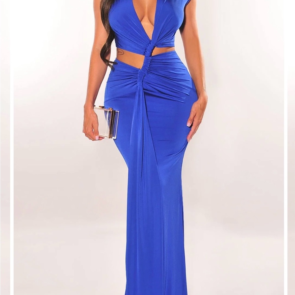 Elegant Blue Evening Gown